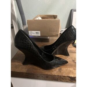 This is a Steve Madden Rival pump in black patent faux croc effect